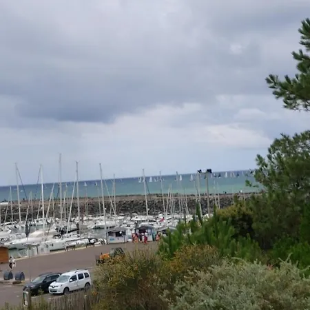 Avec Vue Mer, Port Et Golf דירה